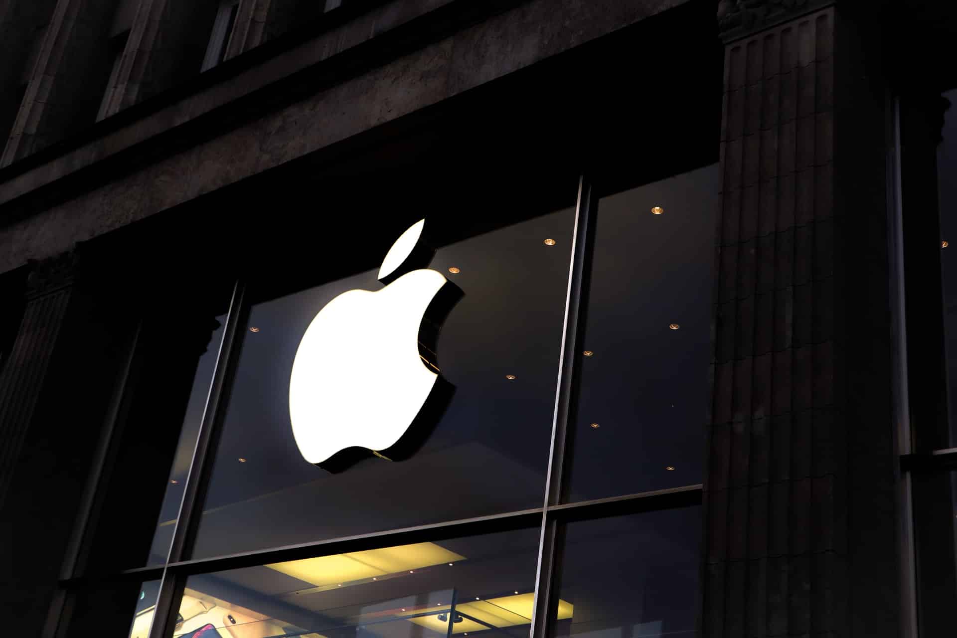 A photo of an apple store. Showing the Apple logo on a large pane of glass.